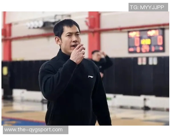 张庆鹏点评球队防守表现称第一节失30分无犯规显示防守软弱需加强